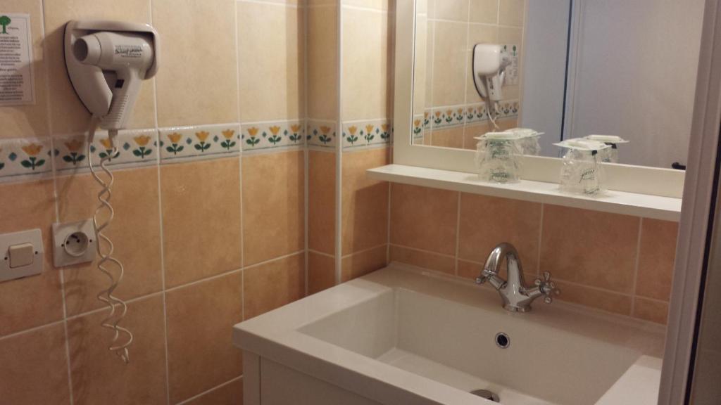 Hôtel Le Clos des Pins Six-Fours-les-Plages Extérieur photo